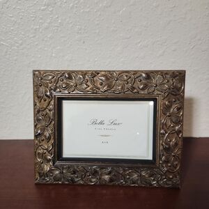 Lovely Bella Lux picture frame 4" x 6"